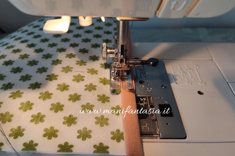 cucire il bordino tasca esterna borsa patchwork