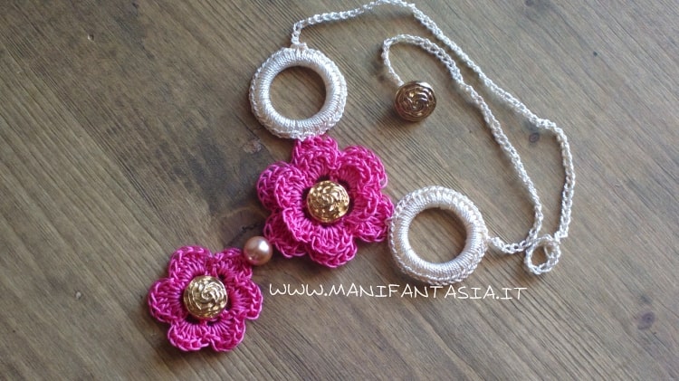 collana uncinetto rose e fiori