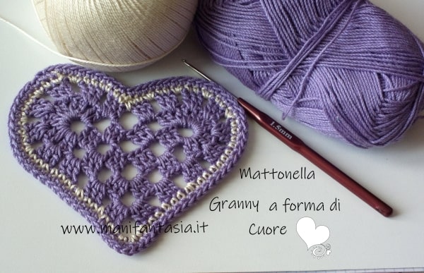 mattonella uncinetto granny a forma di cuore