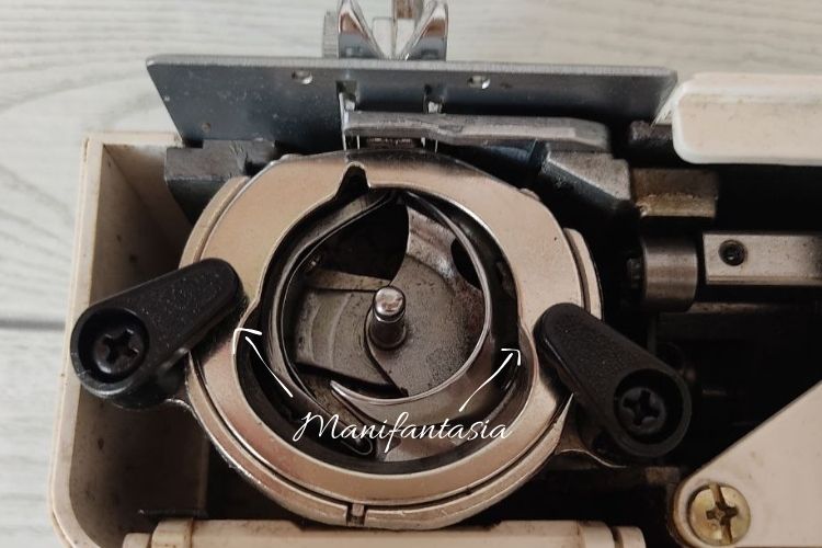 Come pescare il filo della bobina di sotto della macchina da cucire 