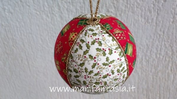 Come decorare palline in polistirolo per l'albero di Natale