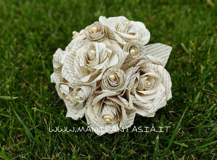 decorazioni per matrimonio-rose con carta di vecchi libri