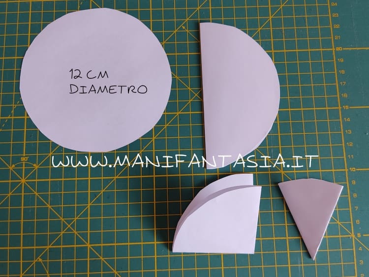 tagliare un modello di carta per rosa