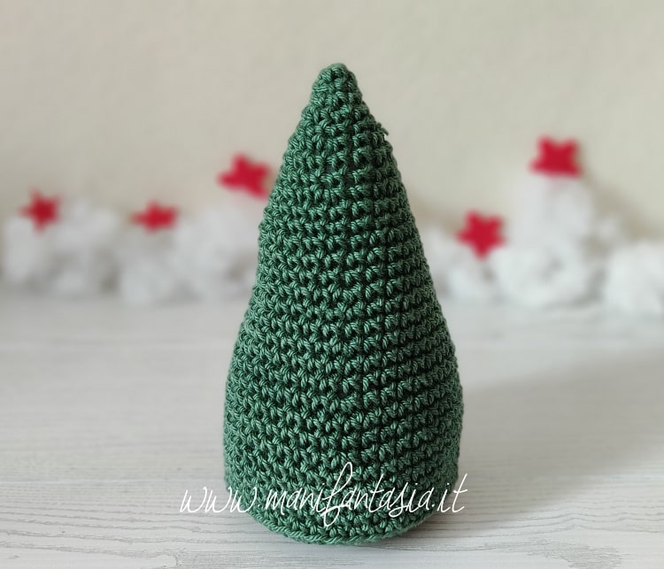 cono amigurumi per albero a punto coccodrillo uncinetto