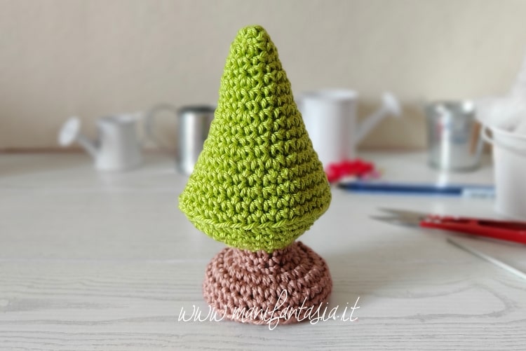 mini alberi di natale all'uncinetto amigurumi