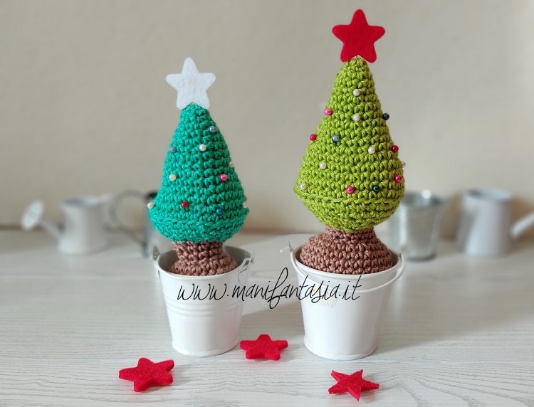 mini alberi di natale all'uncinetto segnaposto amigurumi