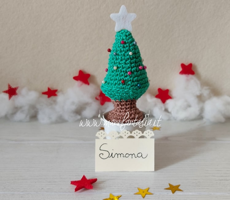 mini alberi di natale all'uncinetto segnaposto con bigliettino