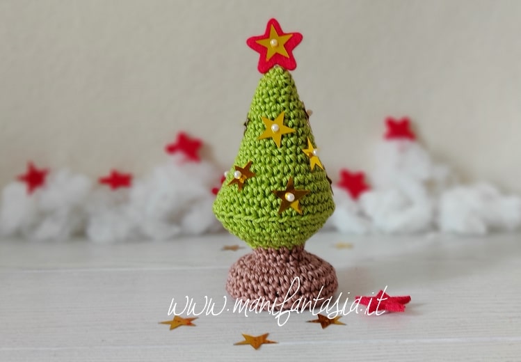 mini alberi di natale all'uncinetto segnaposto con stelline