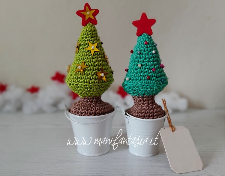 mini albero di natale all'uncinetto segna-posto