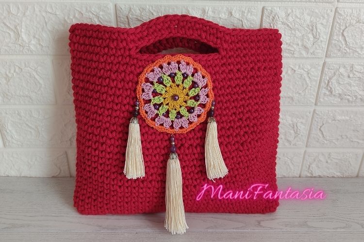 borsa uncinetto mandala con nappine e perle